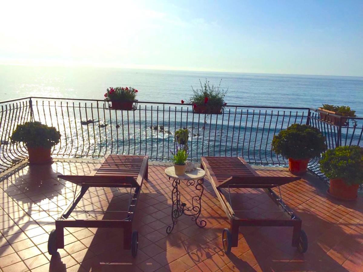 Miriam Sea Front Apartment Jacuzzi Джардини-Наксос Экстерьер фото