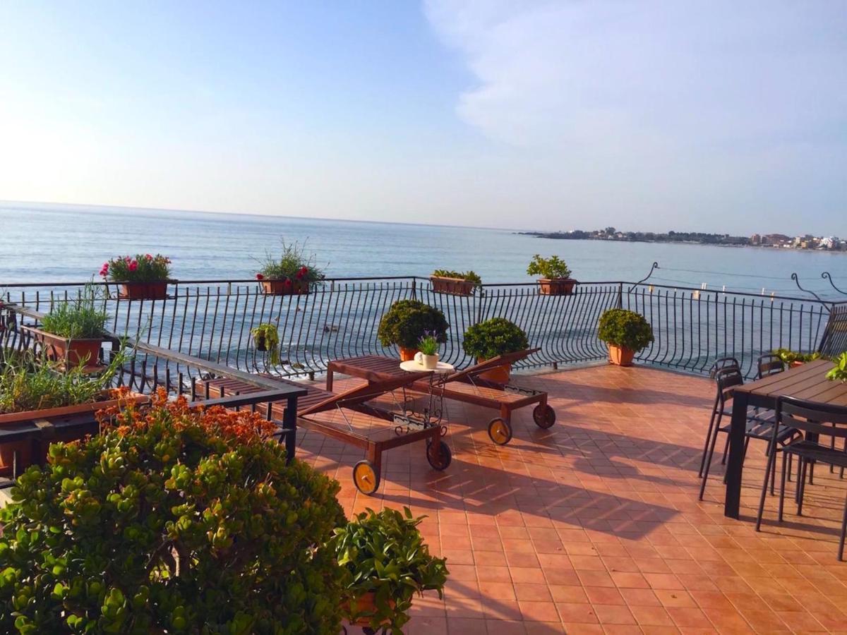 Miriam Sea Front Apartment Jacuzzi Джардини-Наксос Экстерьер фото