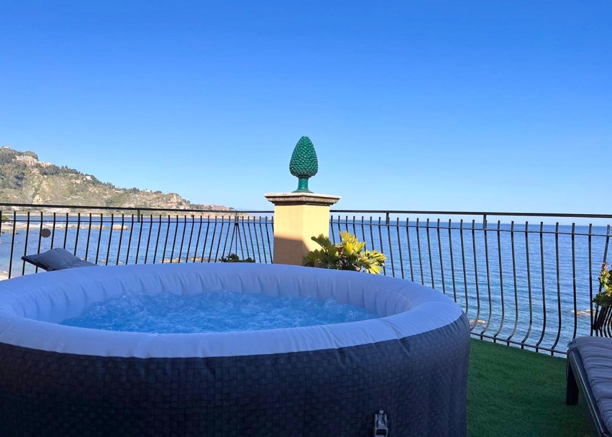 Miriam Sea Front Apartment Jacuzzi Джардини-Наксос Экстерьер фото